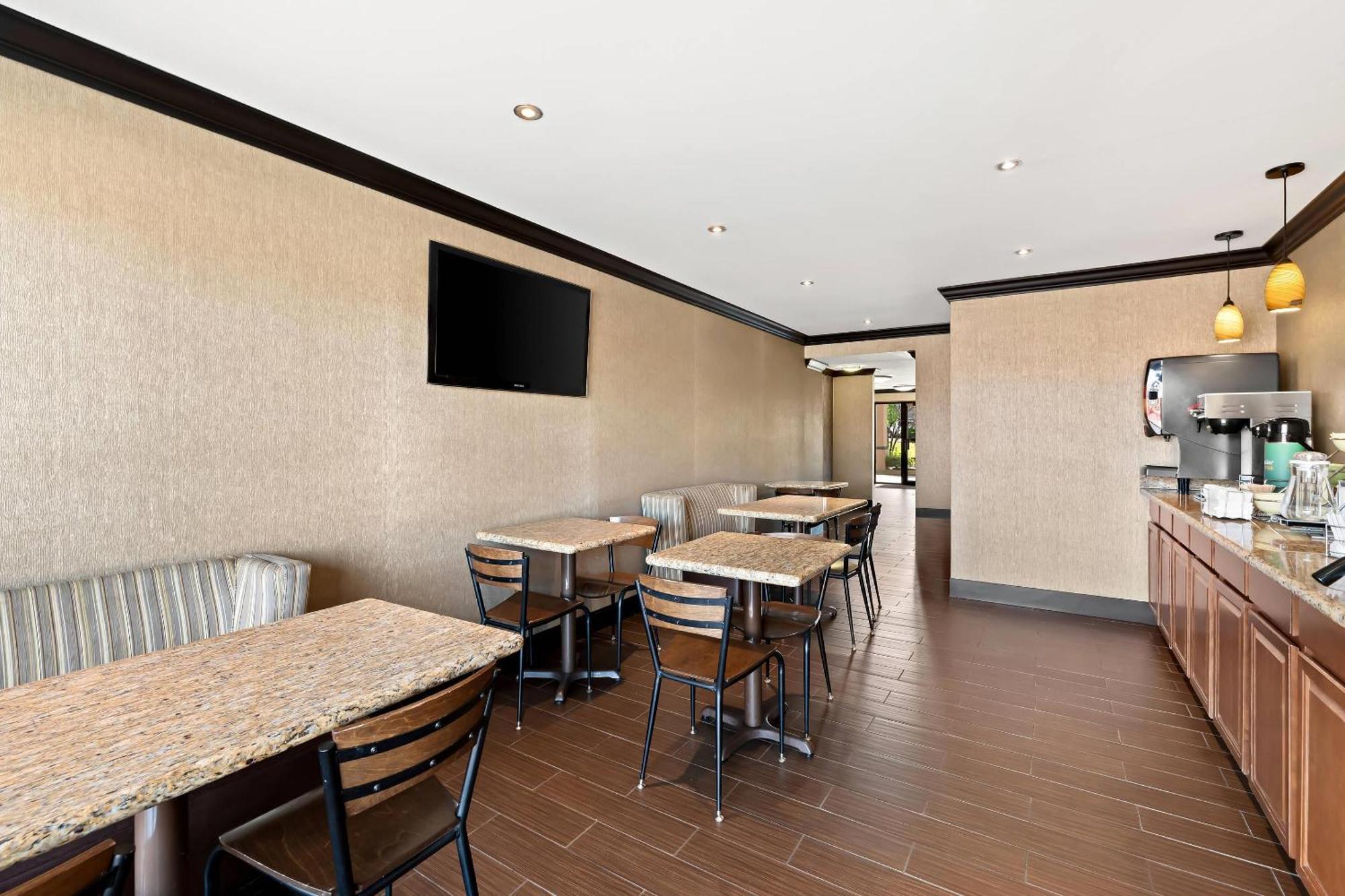 Quality Inn & Suites Dumas Екстер'єр фото
