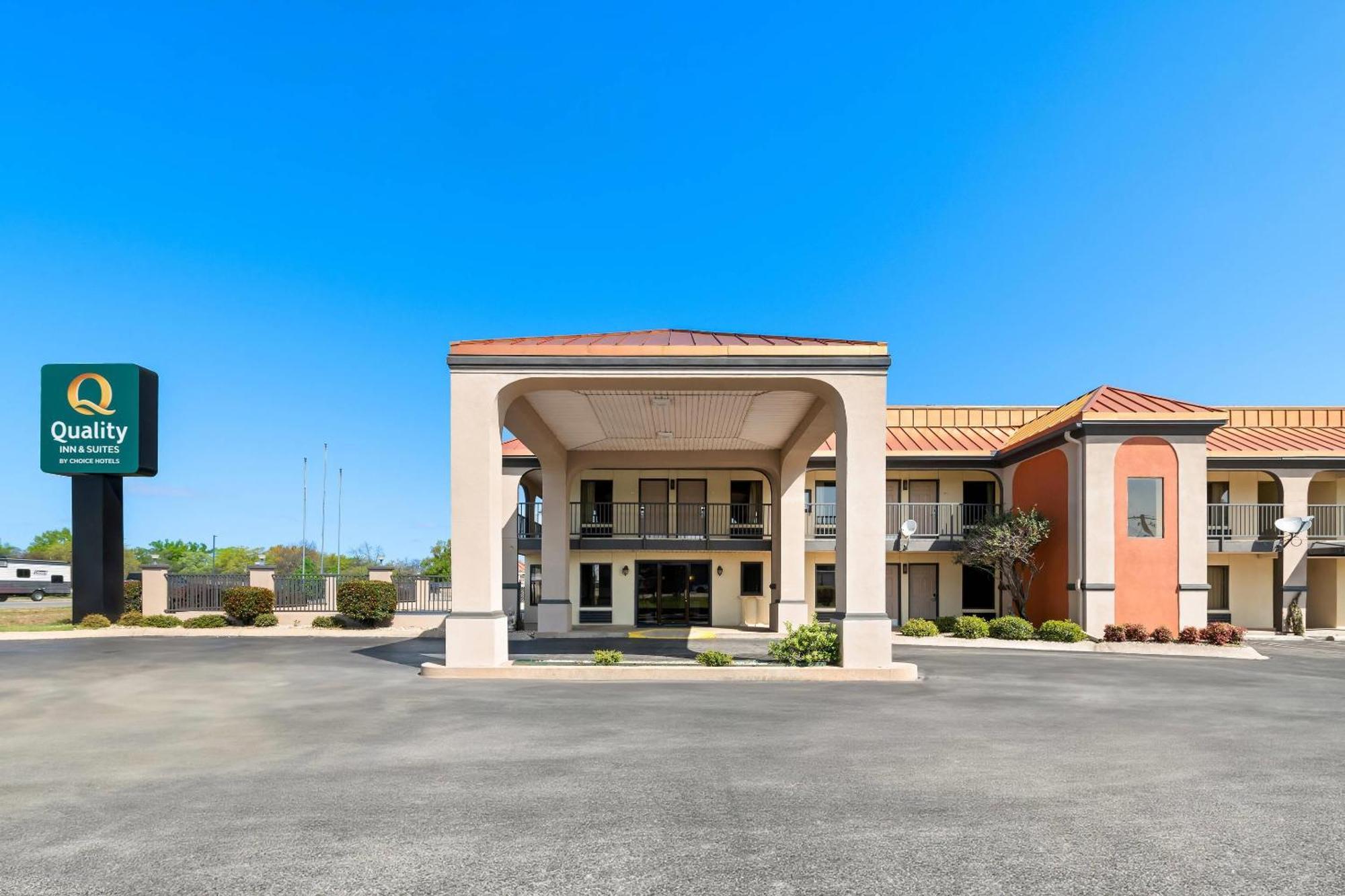 Quality Inn & Suites Dumas Екстер'єр фото
